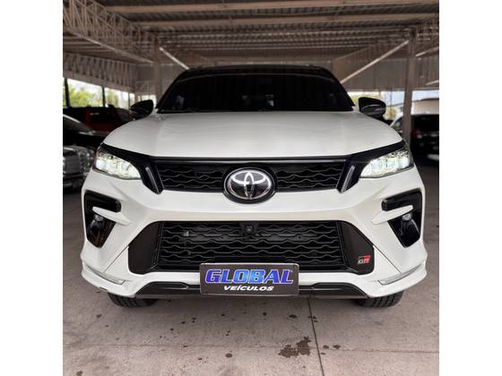 TOYOTA HILUX SW4 2.8 D-4D TURBO DIESEL GR-S 7L 4X4 AUTOMÁTICO TOYOTA HILUX SW4 2.8 D-4D TURBO DIESEL GR-S 7L 4X4 AUTOMÁTICO